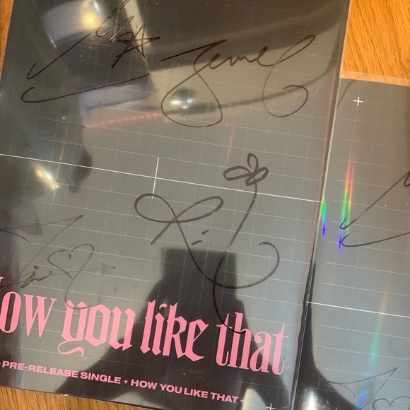 Blackpink autographed/signed “HYLT” album - Picture 4 of 5